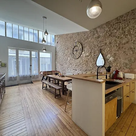 Loft In Near Historic Old Town Διαμέρισμα